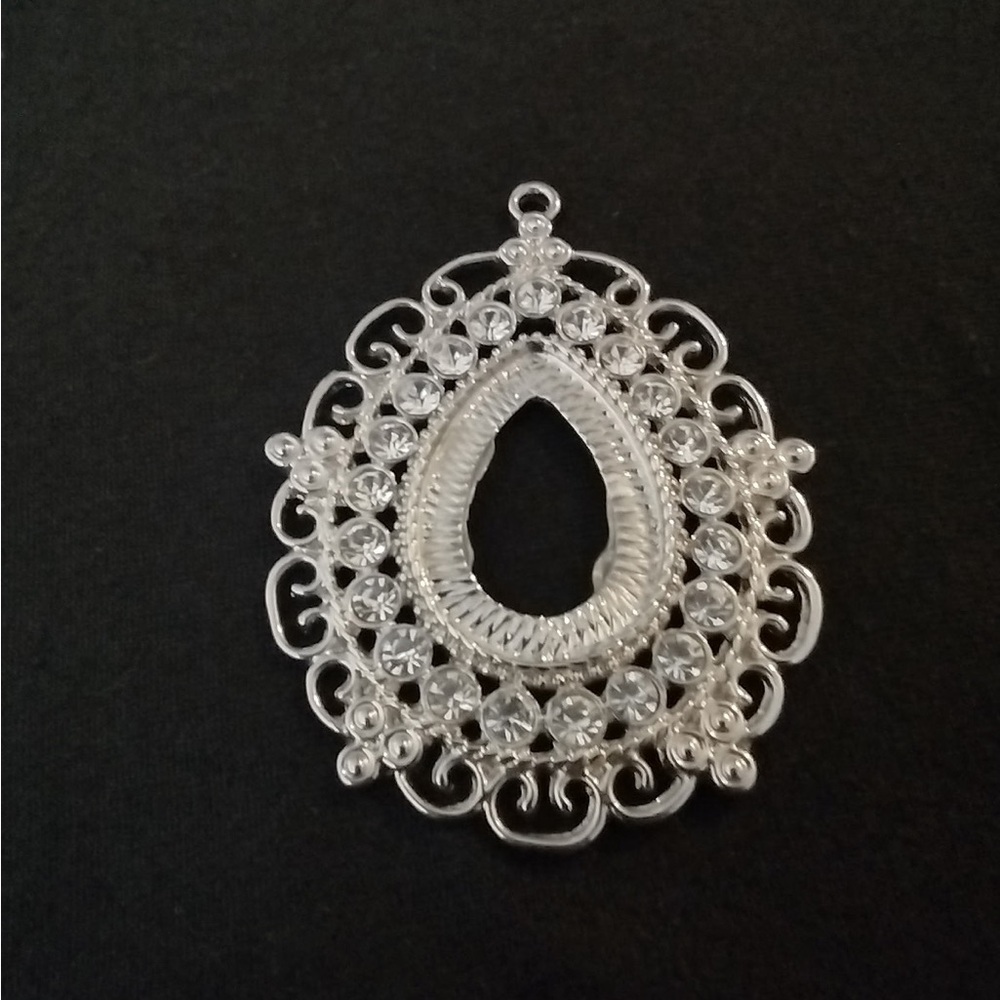 Beautiful Silvertone Pendant